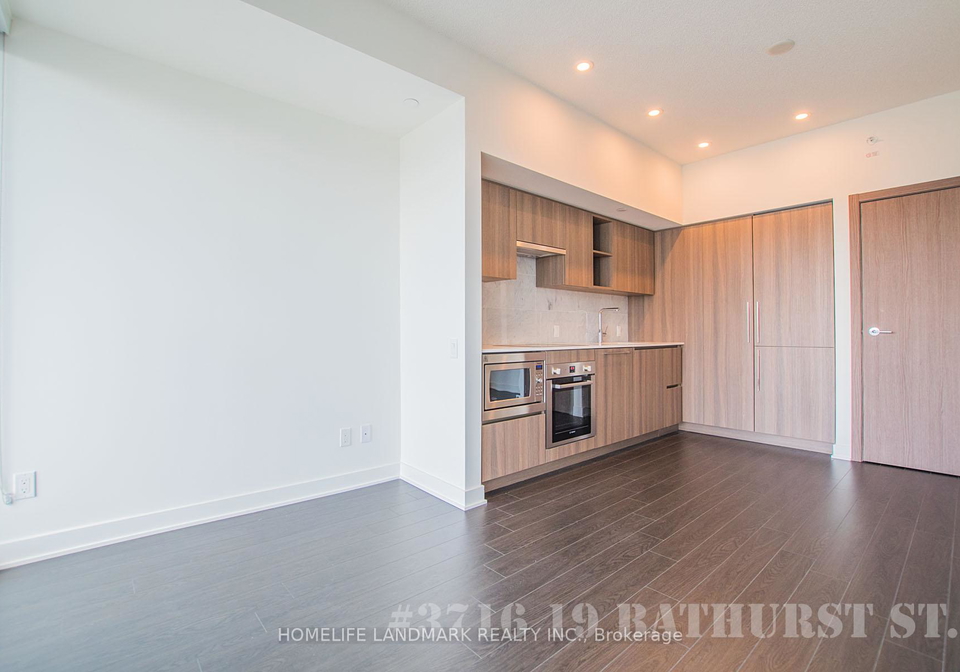 19-bathurst-street-toronto-ontario-c12586496