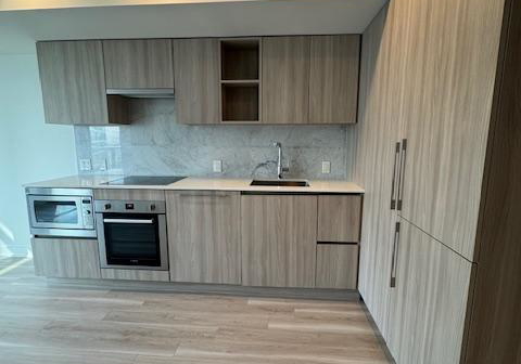 19-bathurst-street-toronto-ontario-c12586992