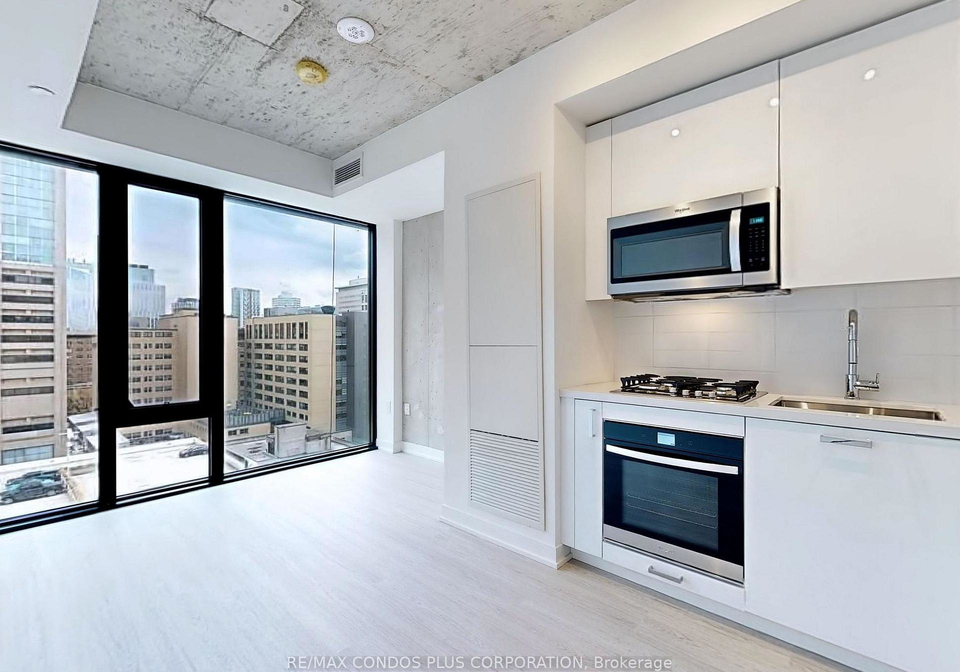 195-mccaul-street-toronto-ontario-c12587386