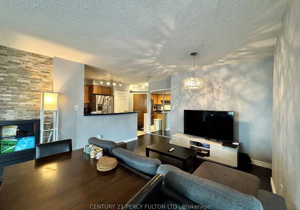 7-lorraine-drive-toronto-ontario-c12588612