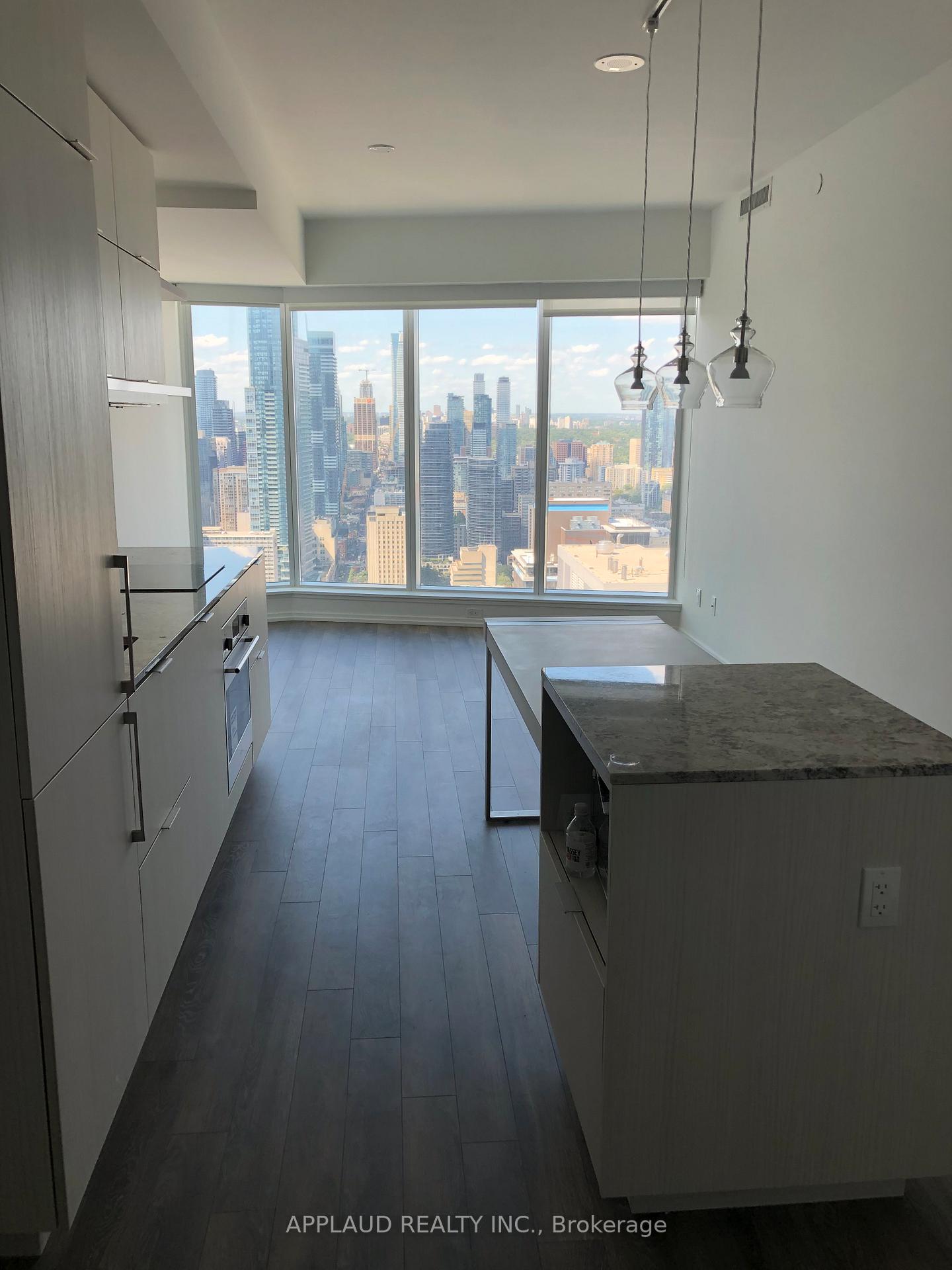 197-yonge-street-toronto-ontario-c12589002