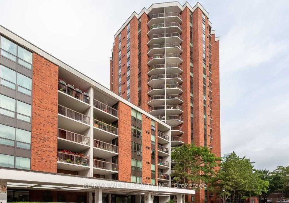 77-maitland-place-toronto-ontario-c12590208