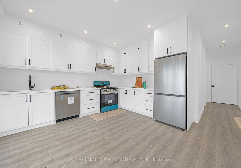 474-montrose-avenue-toronto-ontario-c12590930