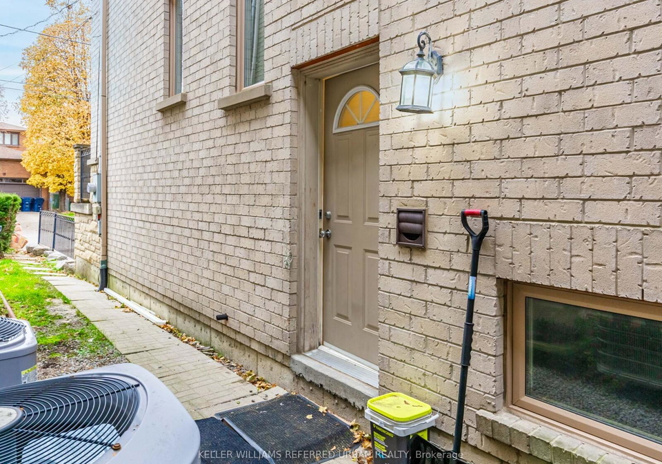 20-roberta-drive-toronto-ontario-c12591008