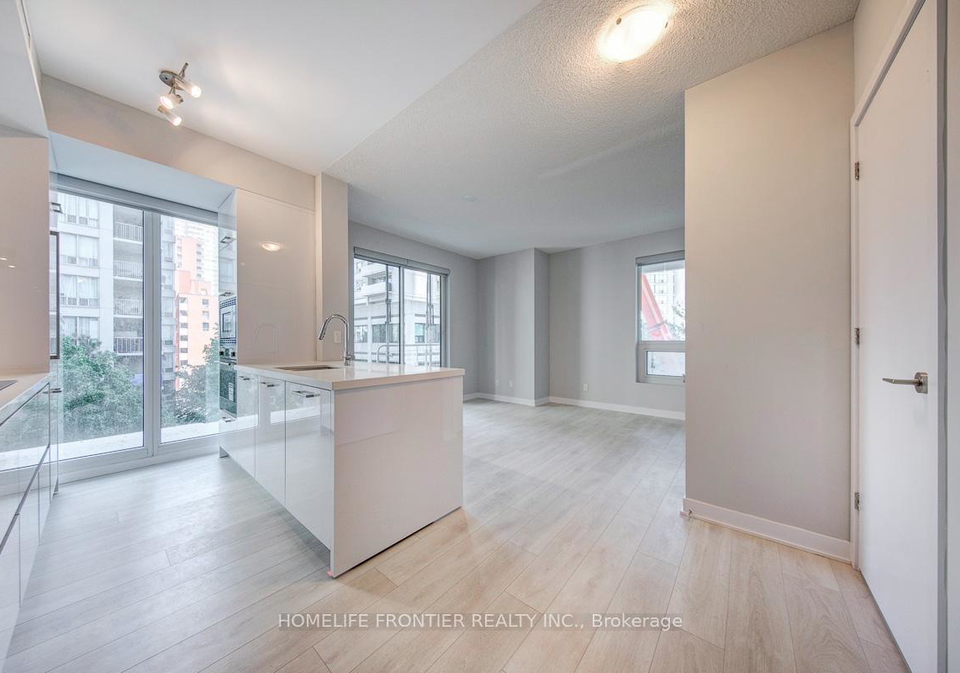 2221-yonge-street-toronto-ontario-c12591014
