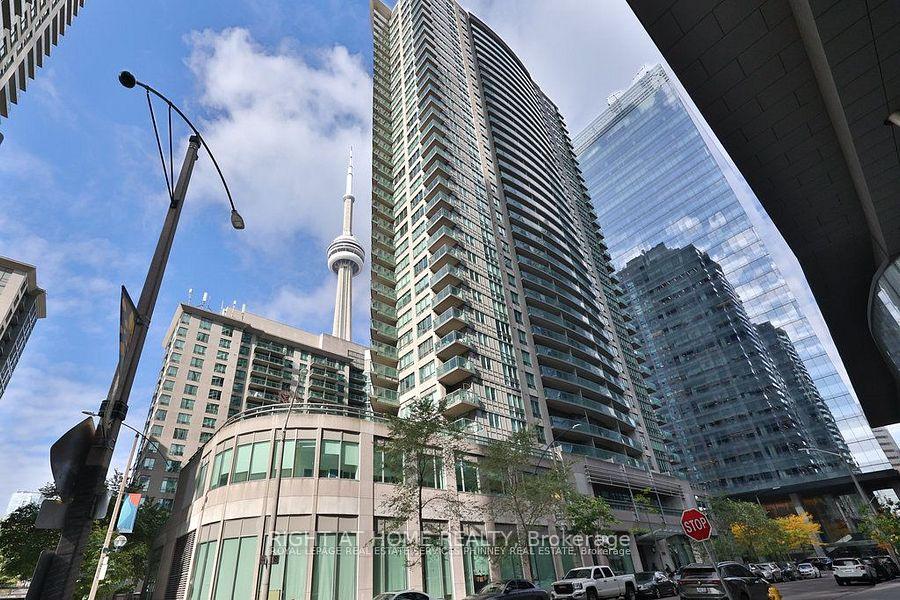 30-grand-trunk-crescent-toronto-ontario-c12591108