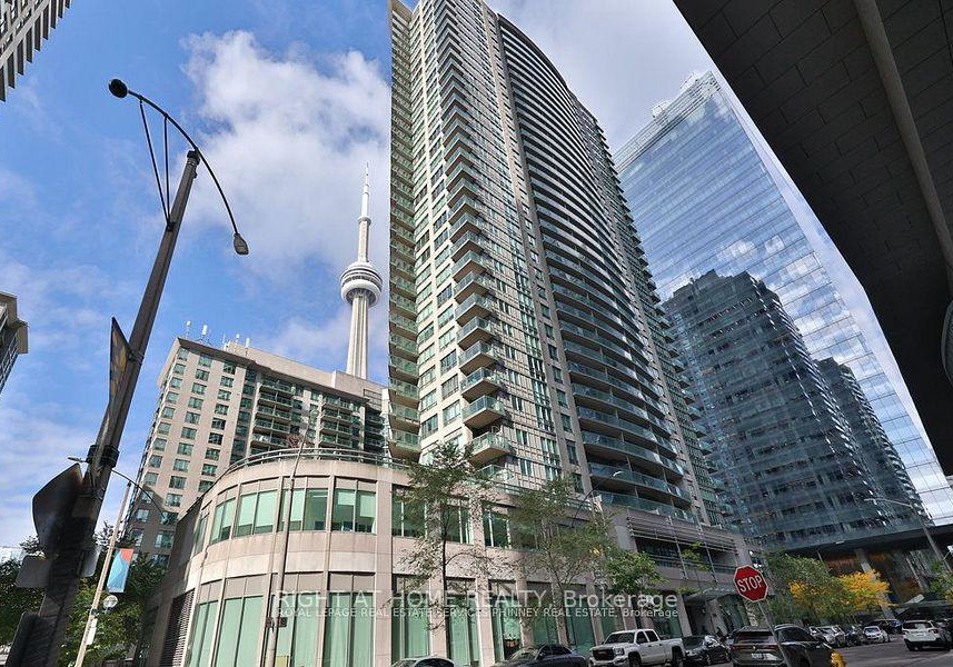 30-grand-trunk-crescent-toronto-ontario-c12591108