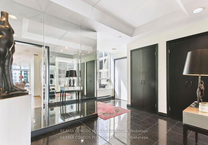 211-w-queens-quay-w-toronto-ontario-c12591420