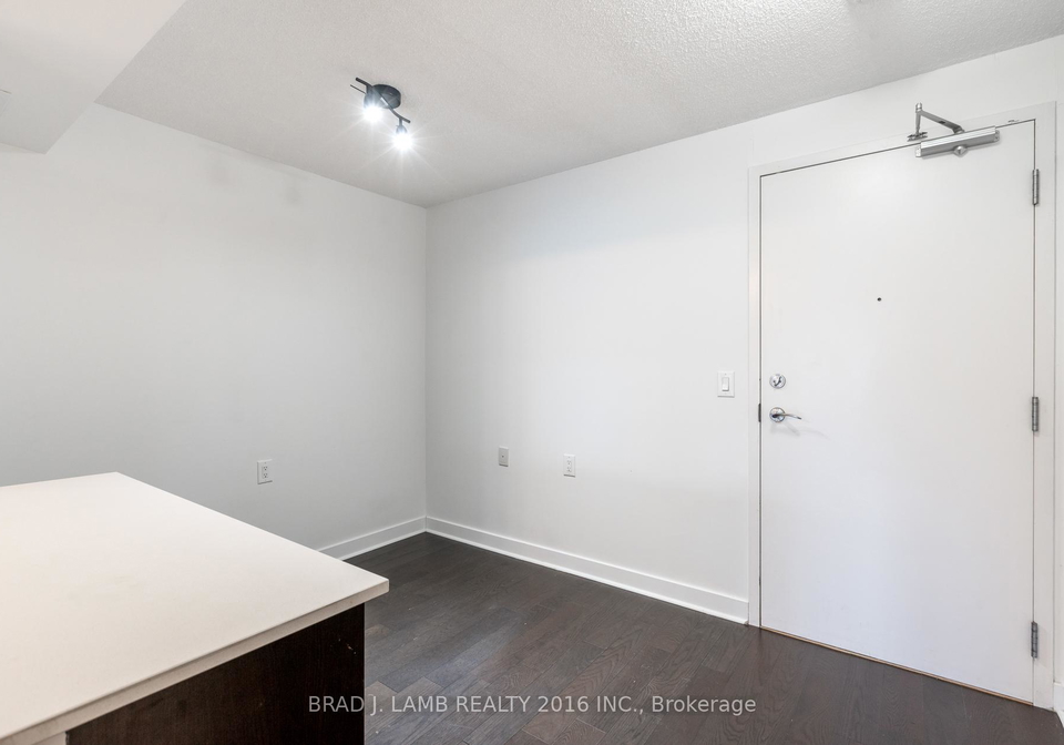 320-richmond-street-toronto-ontario-c12591798