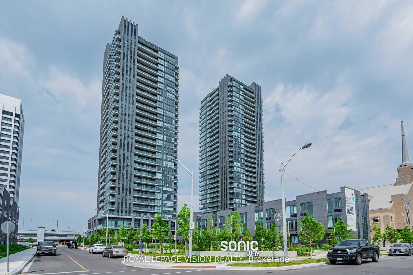 6-sonic-way-east-york-ontario-c12592436