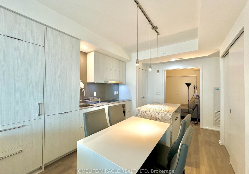 1-bloor-street-toronto-ontario-c12592448
