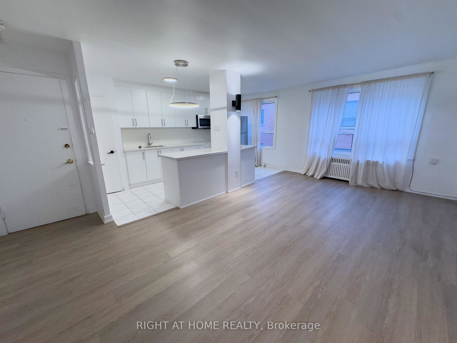 896-eglinton-avenue-e-east-york-ontario-c12593200