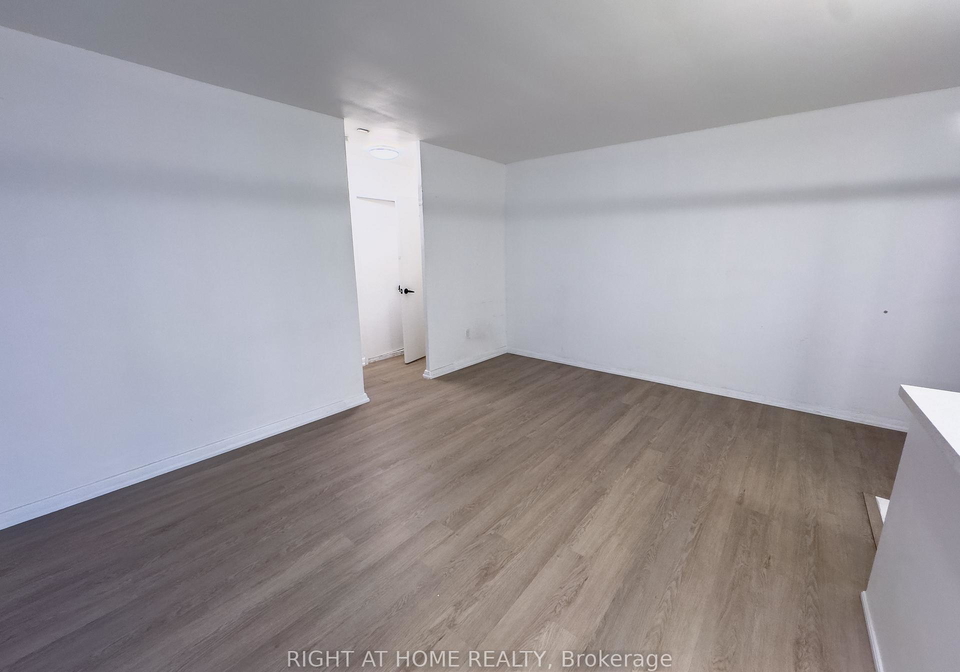 896-eglinton-avenue-e-east-york-ontario-c12593200