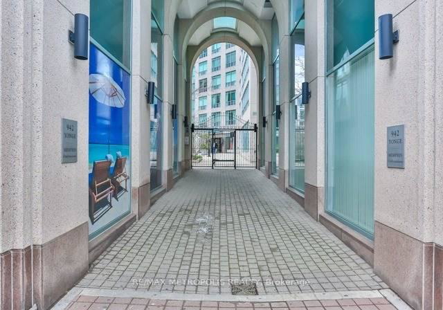 942-yonge-street-toronto-ontario-c12594296