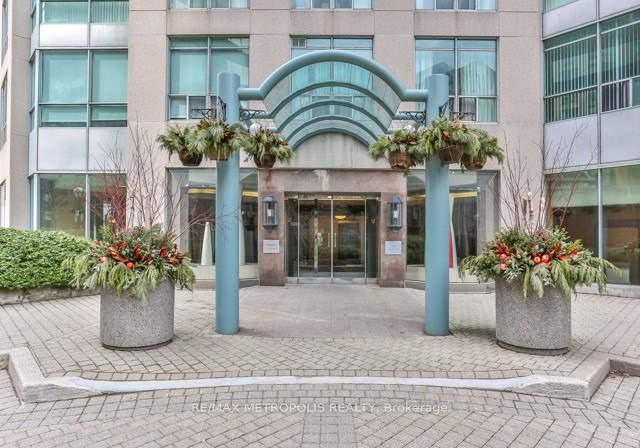 942-yonge-street-toronto-ontario-c12594296