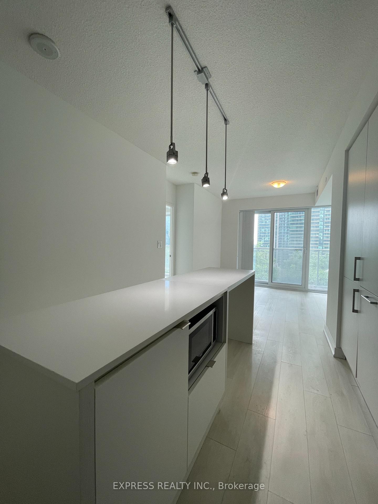 100-harbour-street-toronto-ontario-c12594438