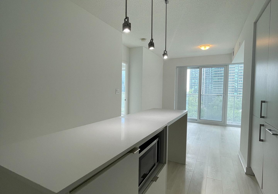 100-harbour-street-toronto-ontario-c12594438