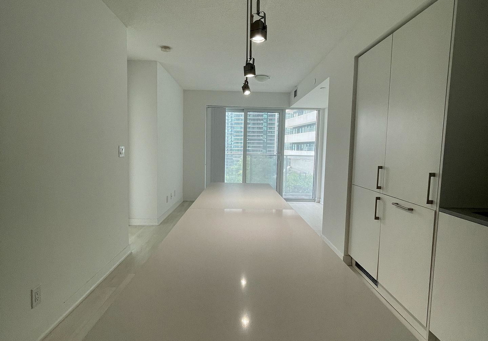 100-harbour-street-toronto-ontario-c12594438