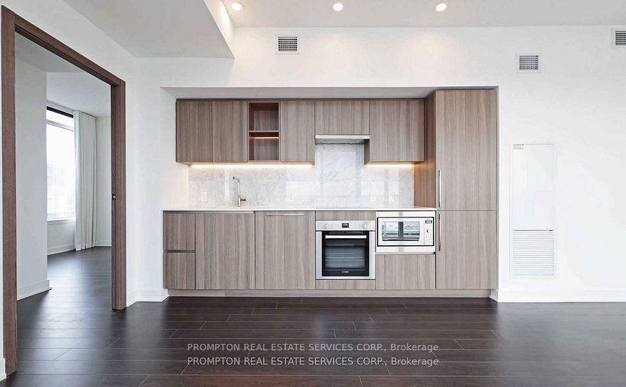 19-bathurst-street-toronto-ontario-c12594544