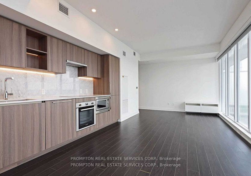 19-bathurst-street-toronto-ontario-c12594544