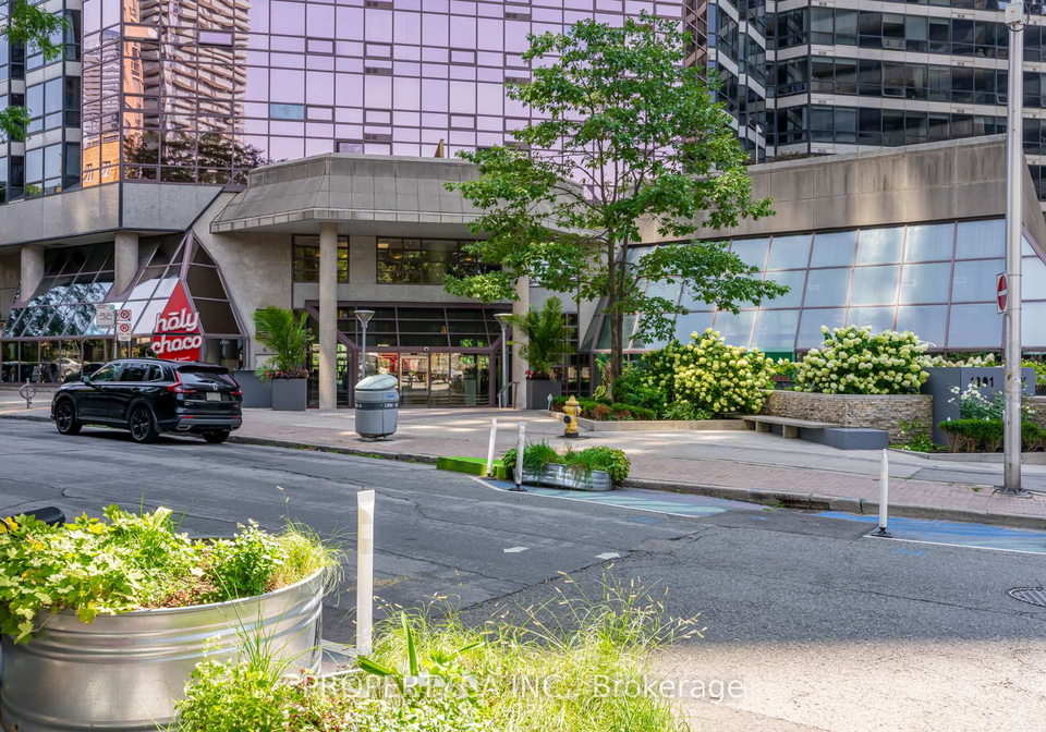 1001-bay-street-toronto-ontario-c12595220