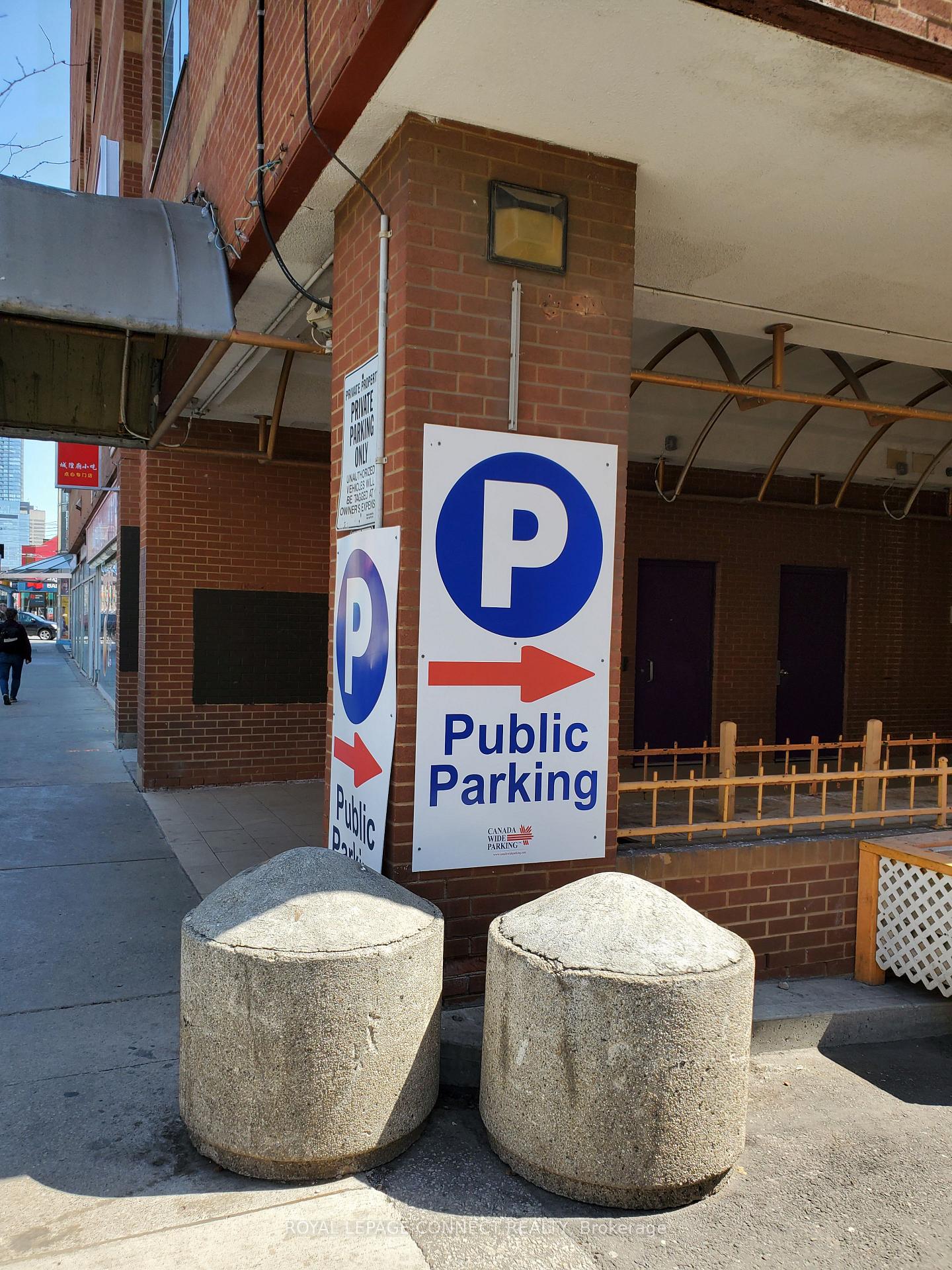 10-willison-square-toronto-ontario-c12595324