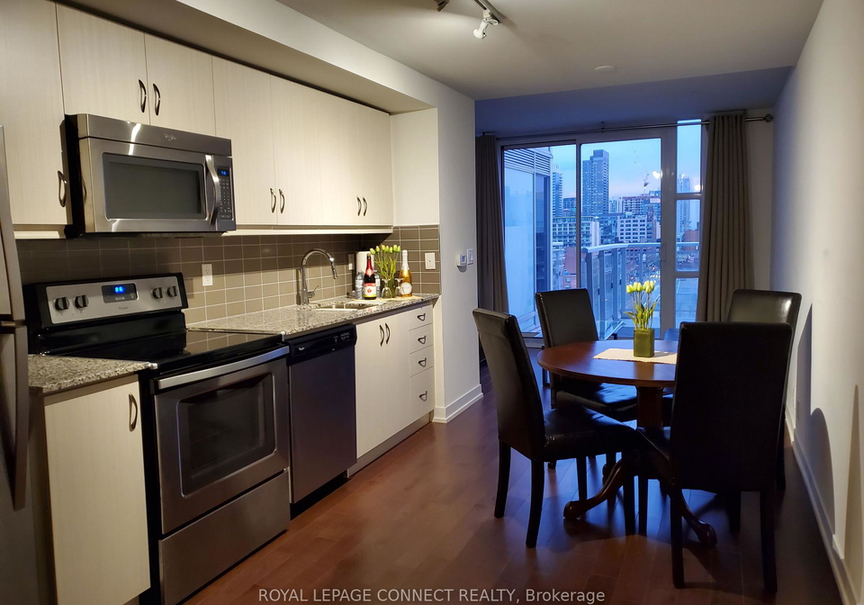 10-willison-square-toronto-ontario-c12595324