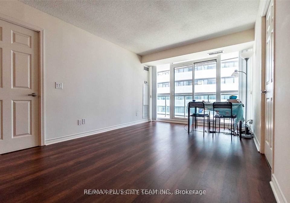 19-grand-trunk-crescent-toronto-ontario-c12595404