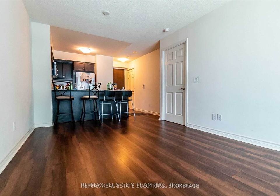 19-grand-trunk-crescent-toronto-ontario-c12595404