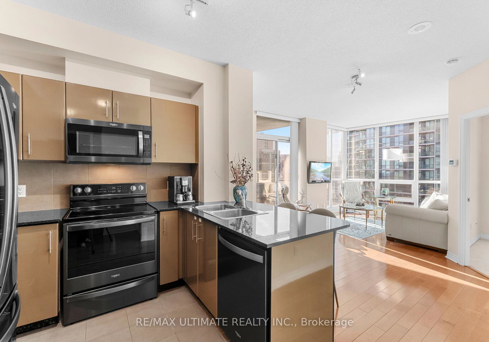16-yonge-street-toronto-ontario-c12595438