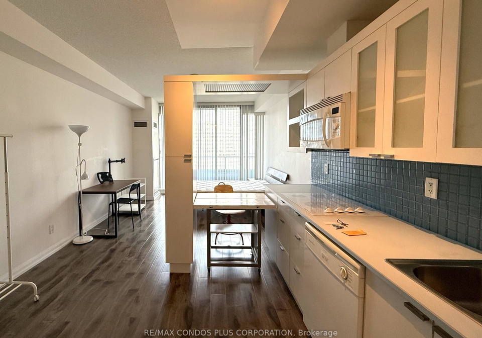 111-elizabeth-street-toronto-ontario-c12595724