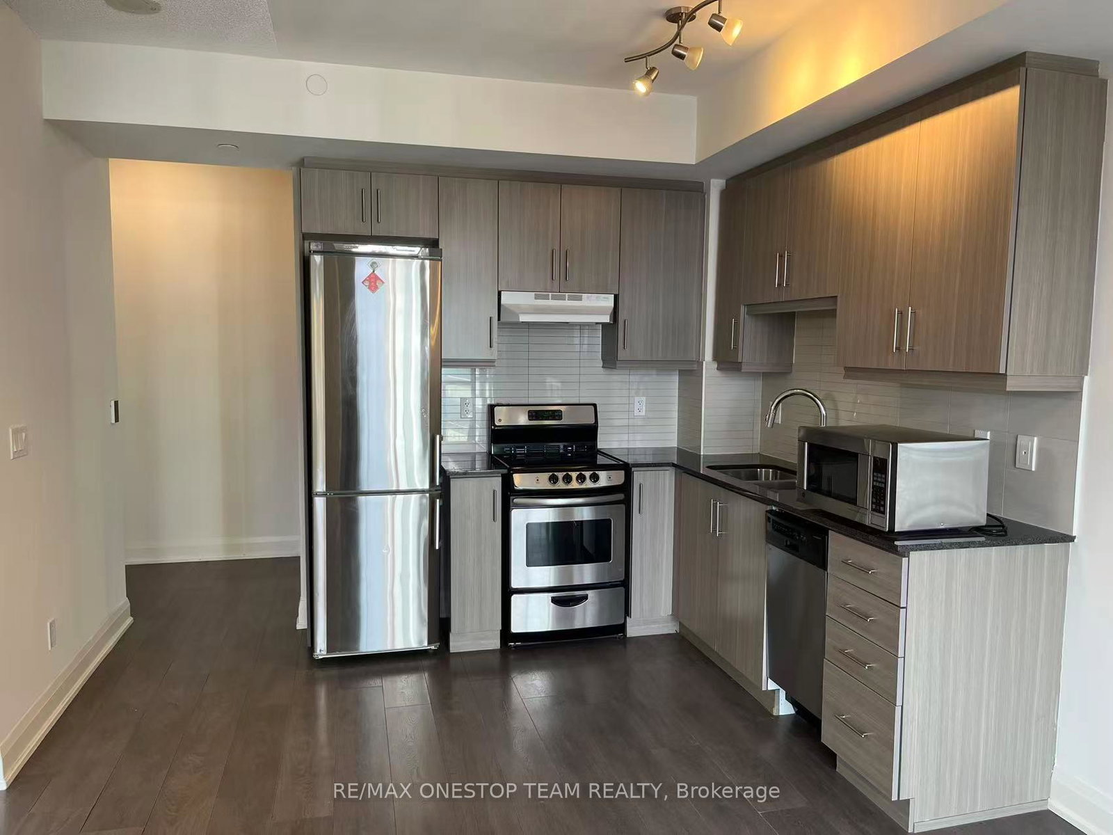 68-canterbury-place-toronto-ontario-c12595782