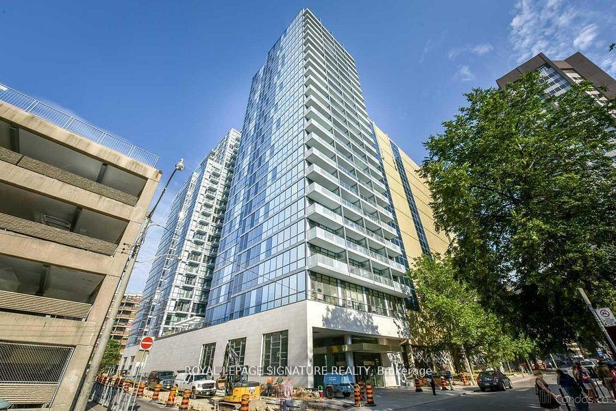 210-simcoe-street-toronto-ontario-c12595786