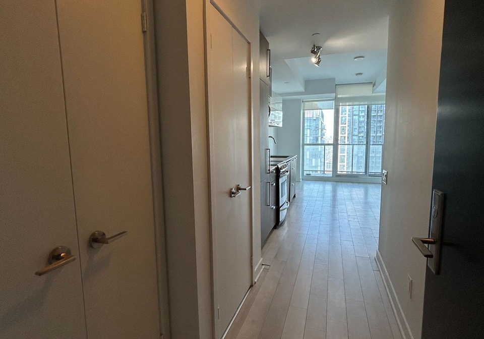 290-adelaide-street-w-toronto-ontario-c12595964
