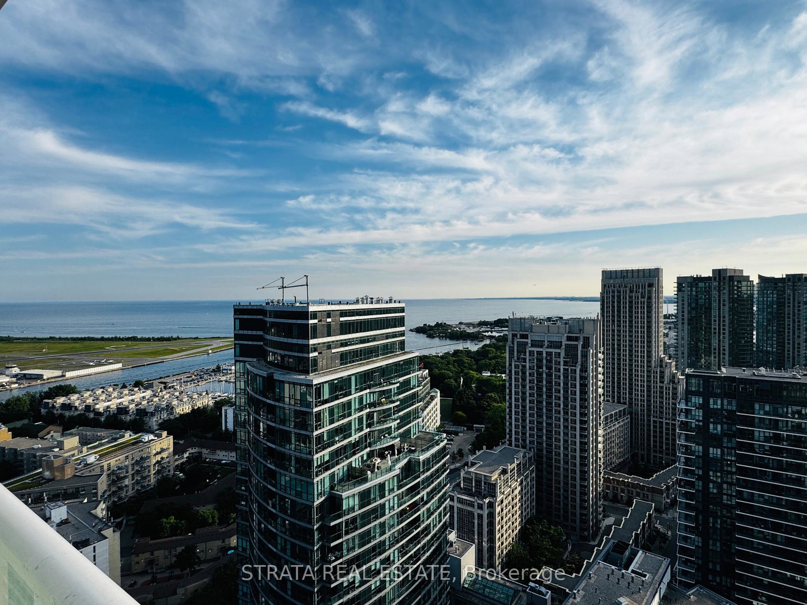 19-bathurst-street-toronto-ontario-c12596612