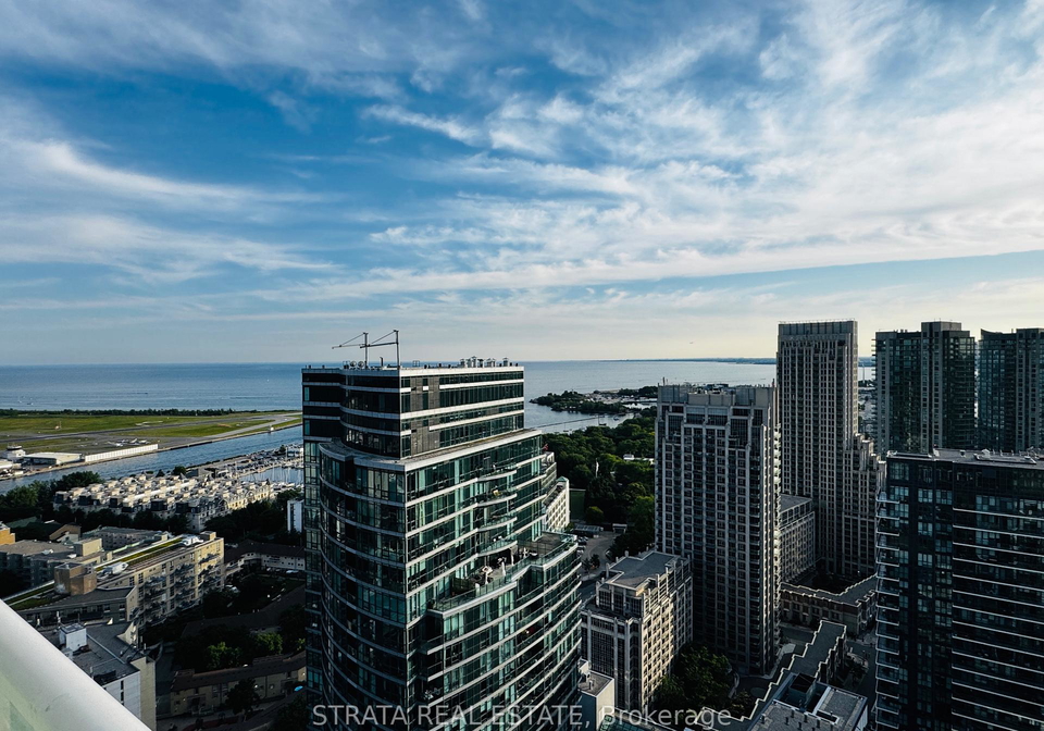 19-bathurst-street-toronto-ontario-c12596612