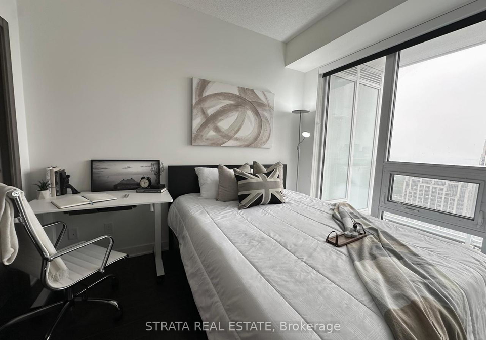 19-bathurst-street-toronto-ontario-c12596612
