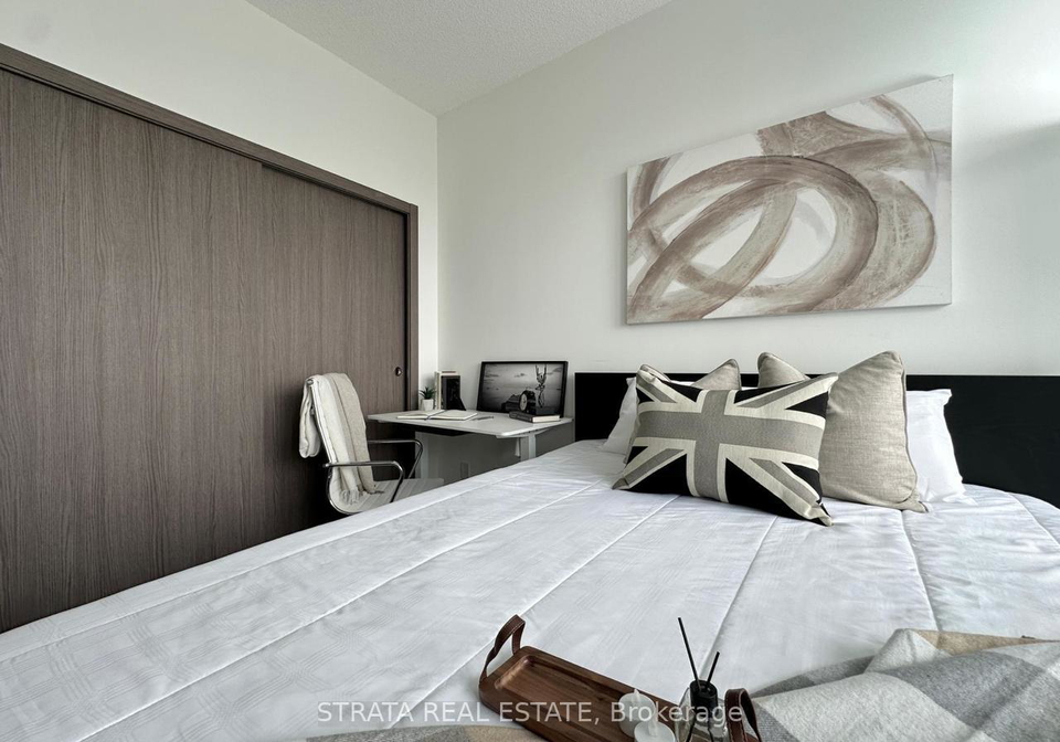 19-bathurst-street-toronto-ontario-c12596612