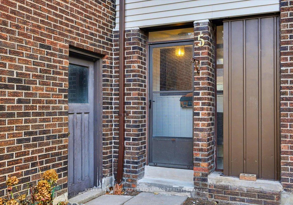 5-lofty-hill-way-north-york-ontario-c12596778