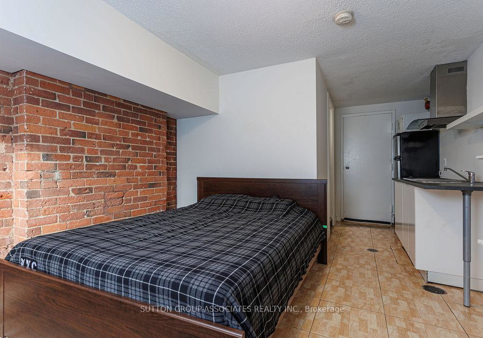157-madison-avenue-toronto-ontario-c12597918