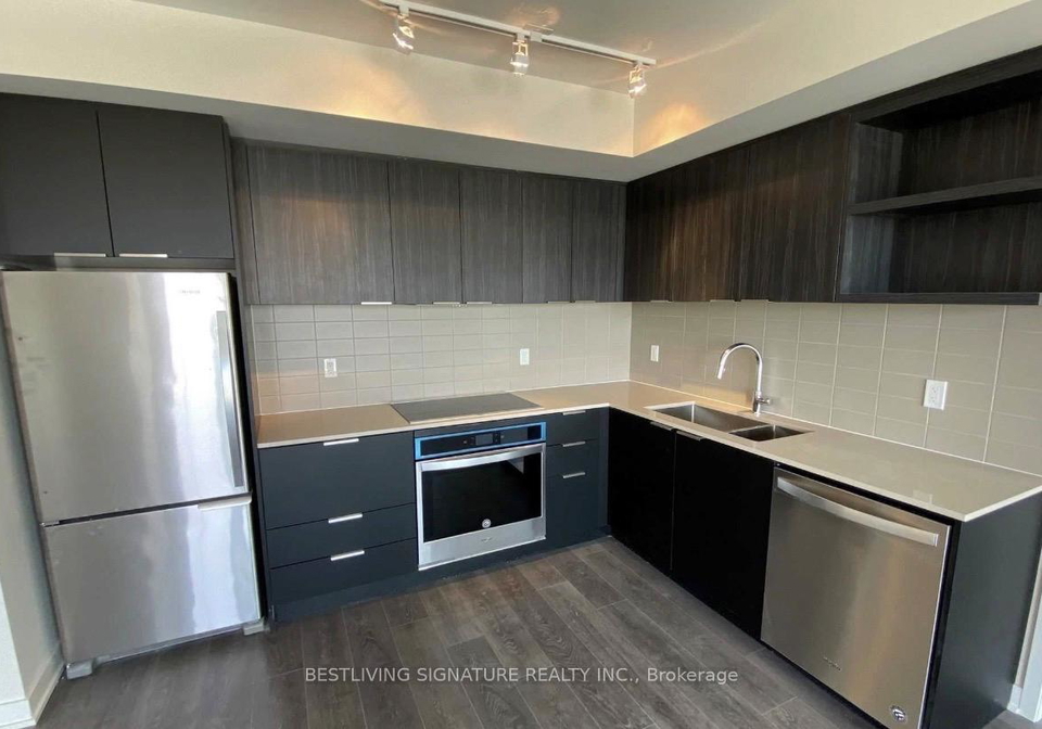 6-sonic-way-east-york-ontario-c12598776