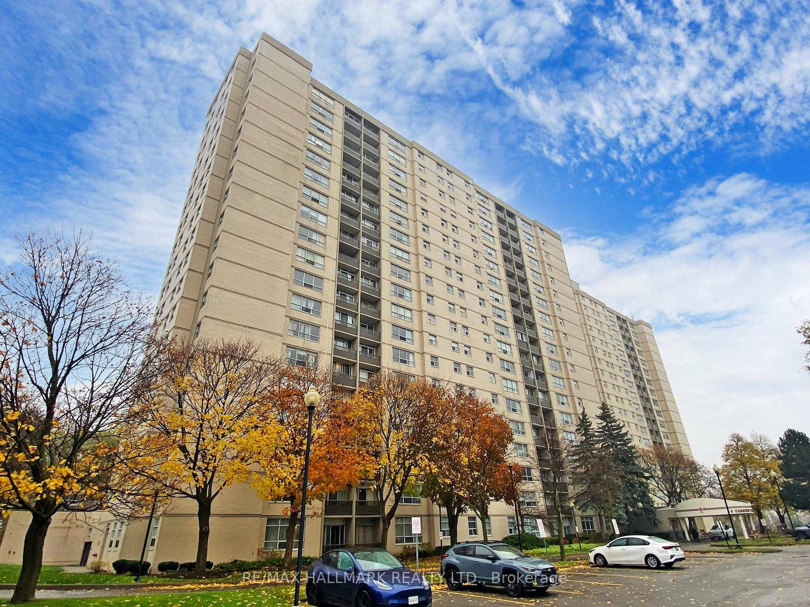 5-parkway-forest-drive-n-north-york-ontario-c12598980