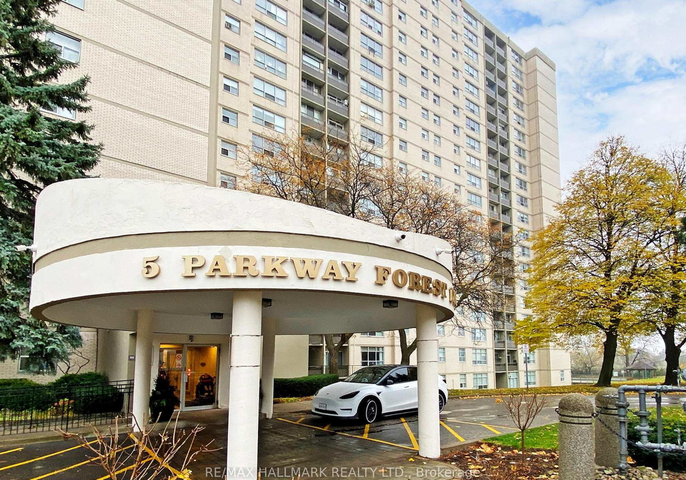 5-parkway-forest-drive-n-north-york-ontario-c12598980