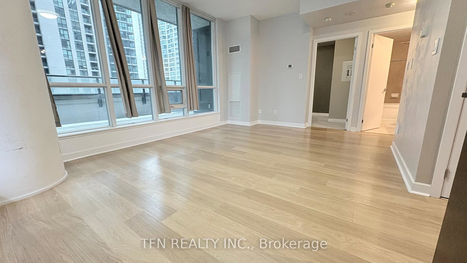 33-bay-street-toronto-ontario-c12599142