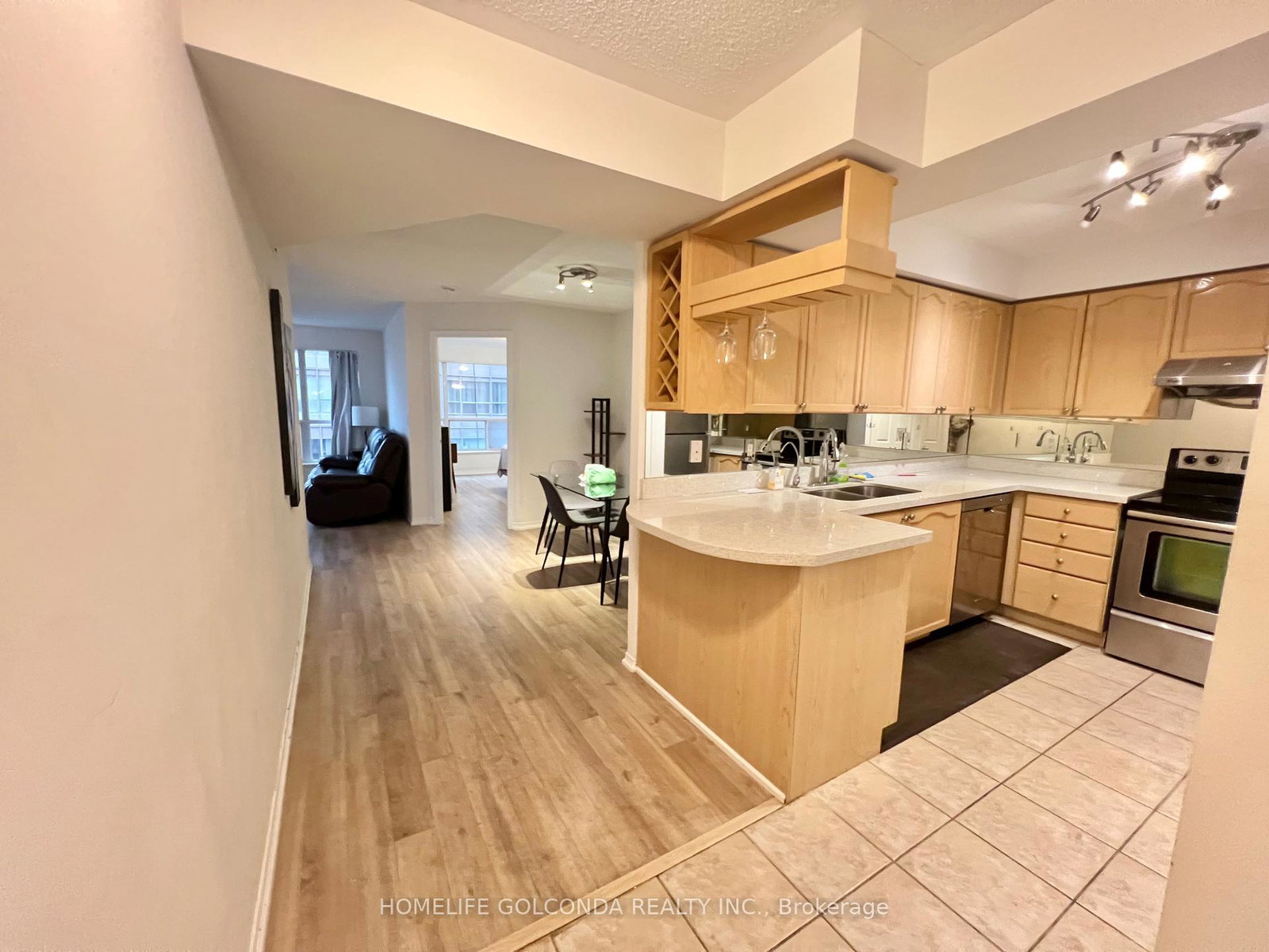 909-bay-street-toronto-ontario-c12599924