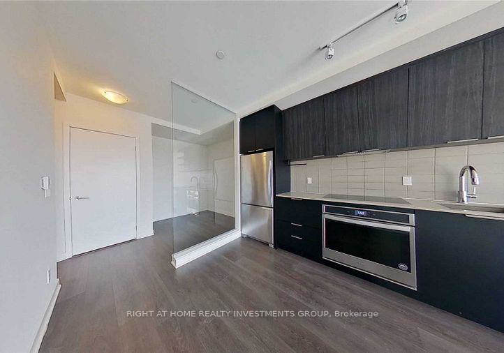 6-sonic-way-east-york-ontario-c12599976