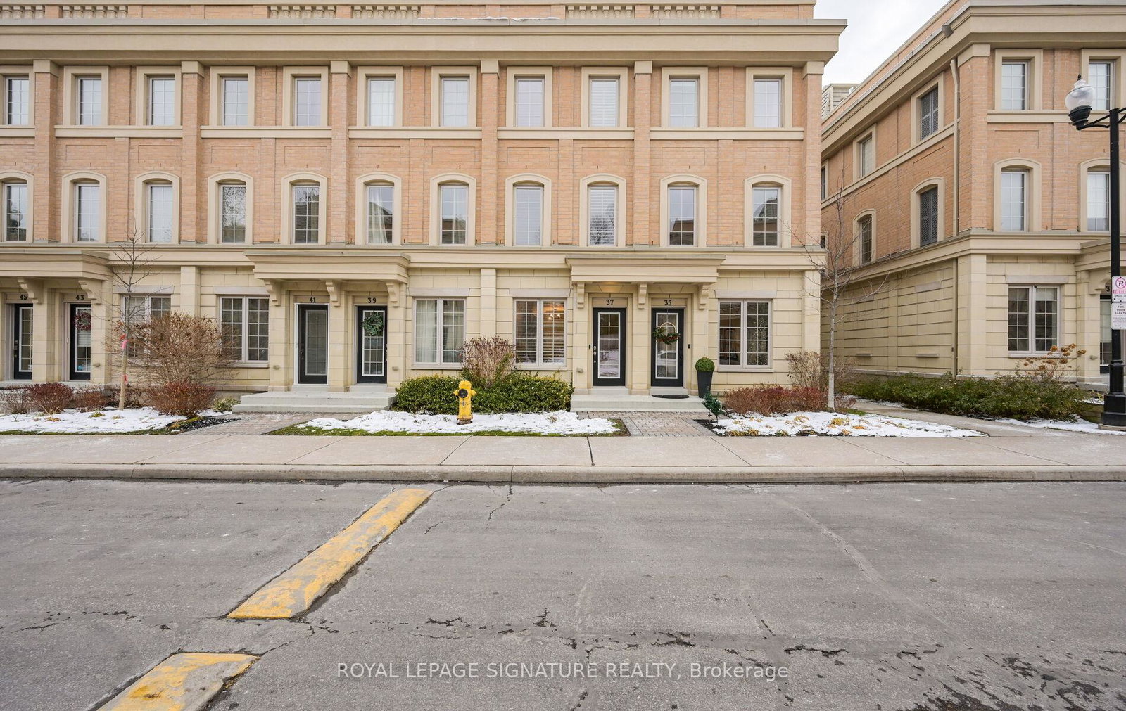 37-hargrave-lane-north-york-ontario-c12601072
