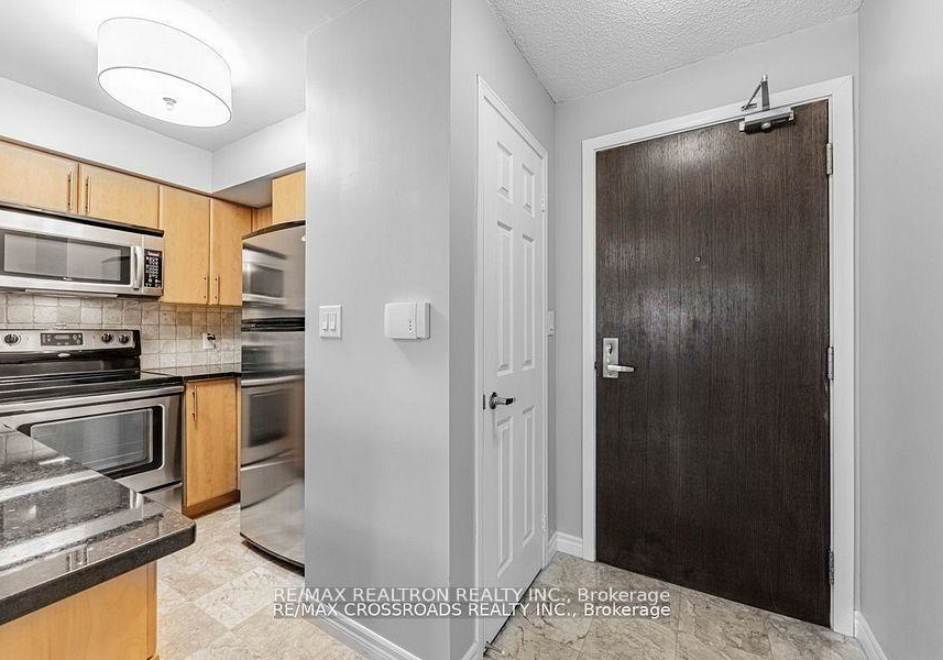 35-hollywood-avenue-north-york-ontario-c12601154