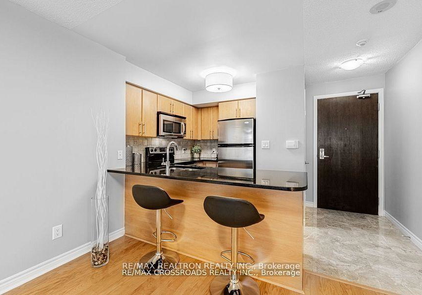 35-hollywood-avenue-north-york-ontario-c12601154