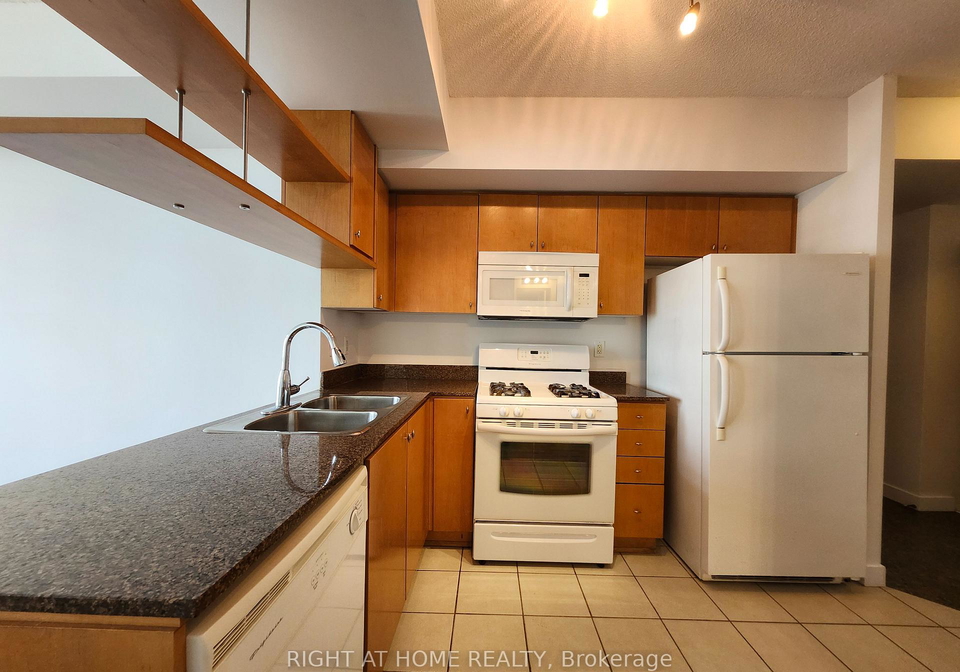 35-mariner-terrace-toronto-ontario-c12601174